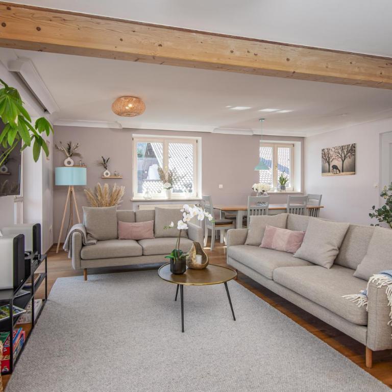 MY STAY - Traumhafte Ferienwohnungen mit Bergblick und Sauna in Seenähe - Apartment mit 3 Schlafzimmern und Balkon - 4