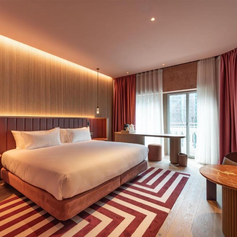 Hotel Palacio Bellas Artes San Sebastian, Curio Collection by Hilton - King Room with Grand Stalls and Balcony - 2