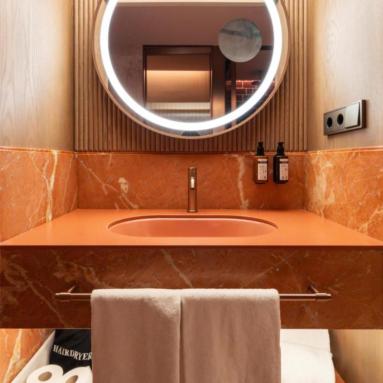 Hotel Palacio Bellas Artes San Sebastian, Curio Collection by Hilton - Double Room with Two Double Beds and Gallery - 5