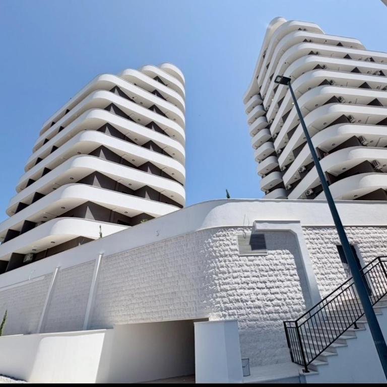 Luxury 2BR Sea View & Garage & Twin Towers Becici - Apartman sa 2 Spavaće Sobe, Terasom i Pogledom na More - 35