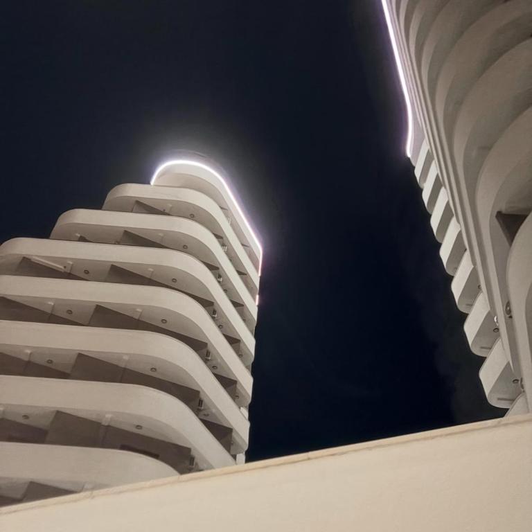 Luxury 2BR Sea View & Garage & Twin Towers Becici - Apartman sa 2 Spavaće Sobe, Terasom i Pogledom na More - 38