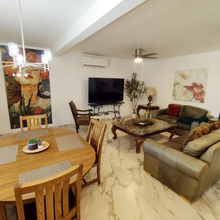 Casa Mona MODERN Beach Home - Vacation Home - 9