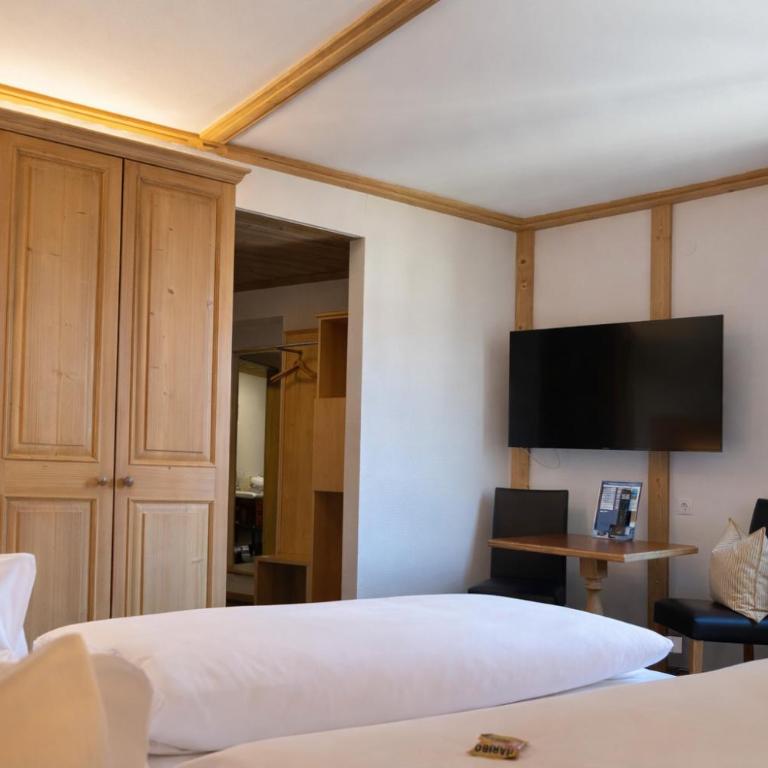 Hotel Grüner Baum - Deluxe Doppelzimmer mit Bad - 7