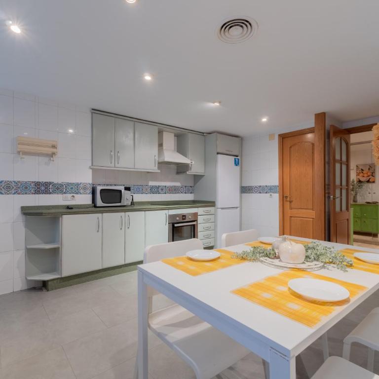 Apto Pasaje Gran Capitán - Apartamento - 9