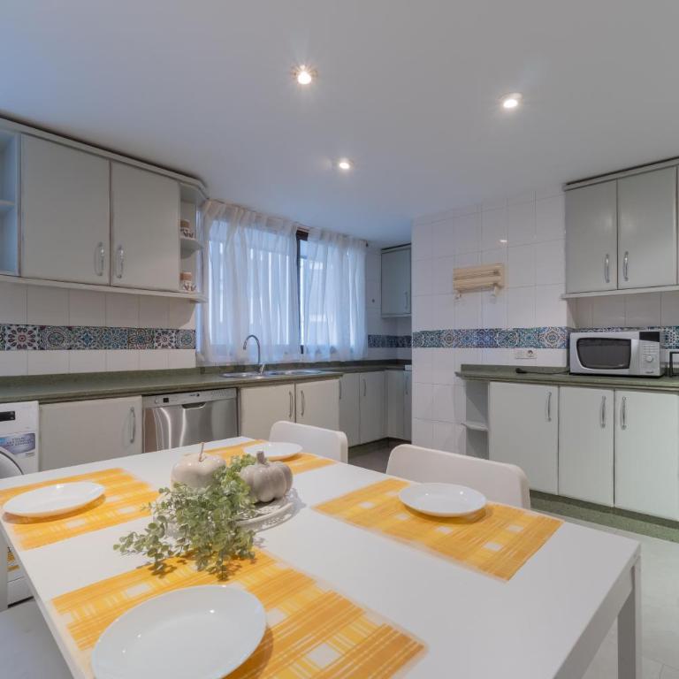 Apto Pasaje Gran Capitán - Apartamento - 13
