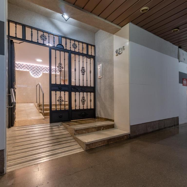 Apto Pasaje Gran Capitán - Apartamento - 53