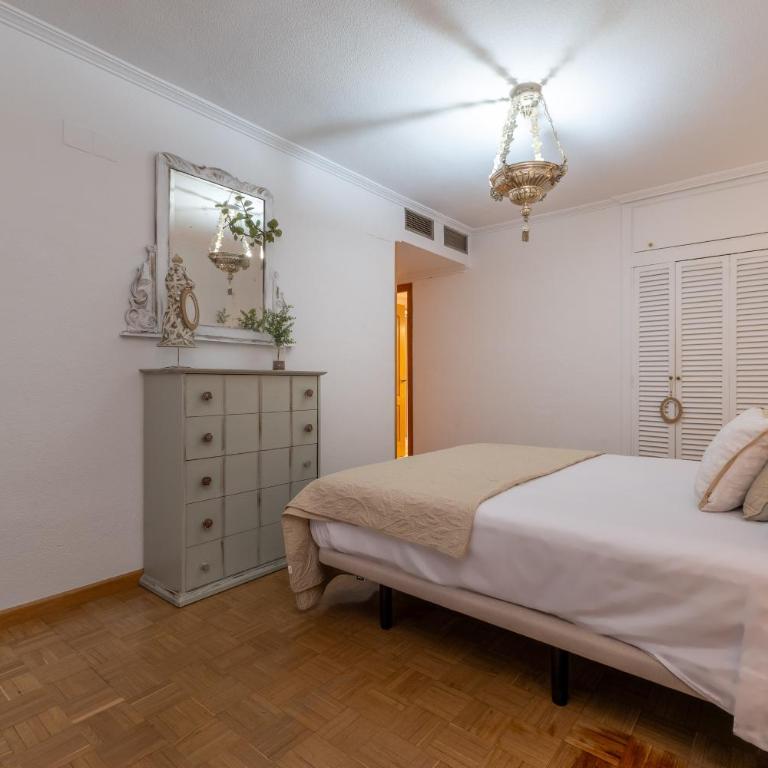 Apto Pasaje Gran Capitán - Apartamento - 47