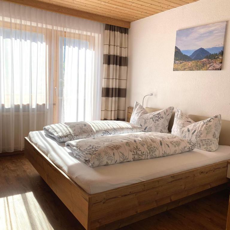 Gästehaus Alpina - Doppelzimmer mit Dusche - 1