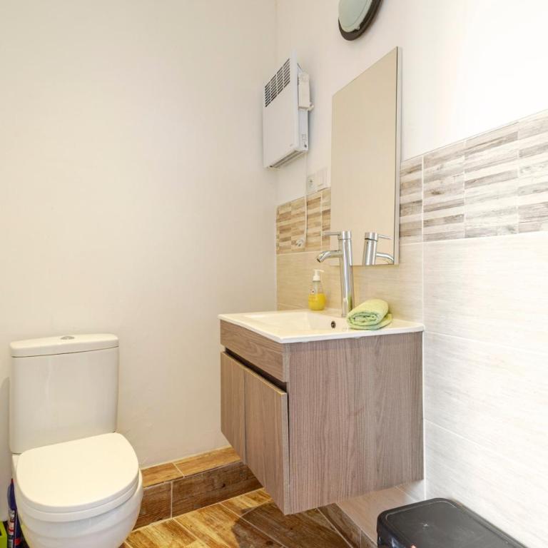 La Vigneronne Marseillan 4ch piscine parking clim - Four-Bedroom Vacation Home - 21