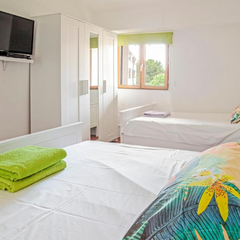 La Vigneronne Marseillan 4ch piscine parking clim - Four-Bedroom Vacation Home - 33