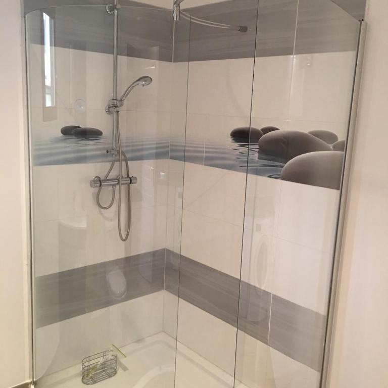 La Vigneronne Marseillan 4ch piscine parking clim - Four-Bedroom Vacation Home - 34