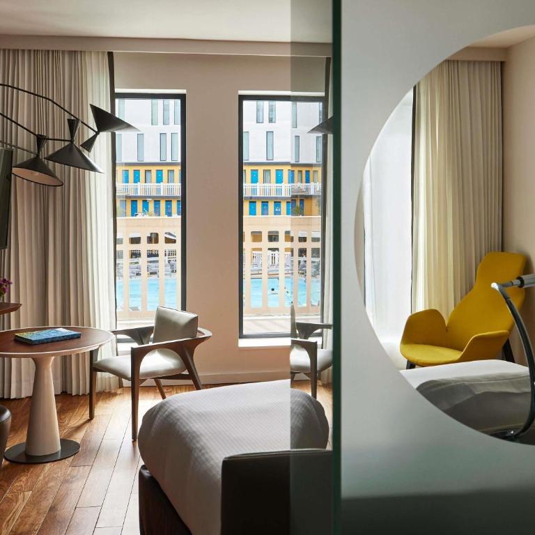 Molitor Hotel & Spa Paris - MGallery Collection - Chambre Lit King-Size Deluxe - Vue sur Piscine - 1
