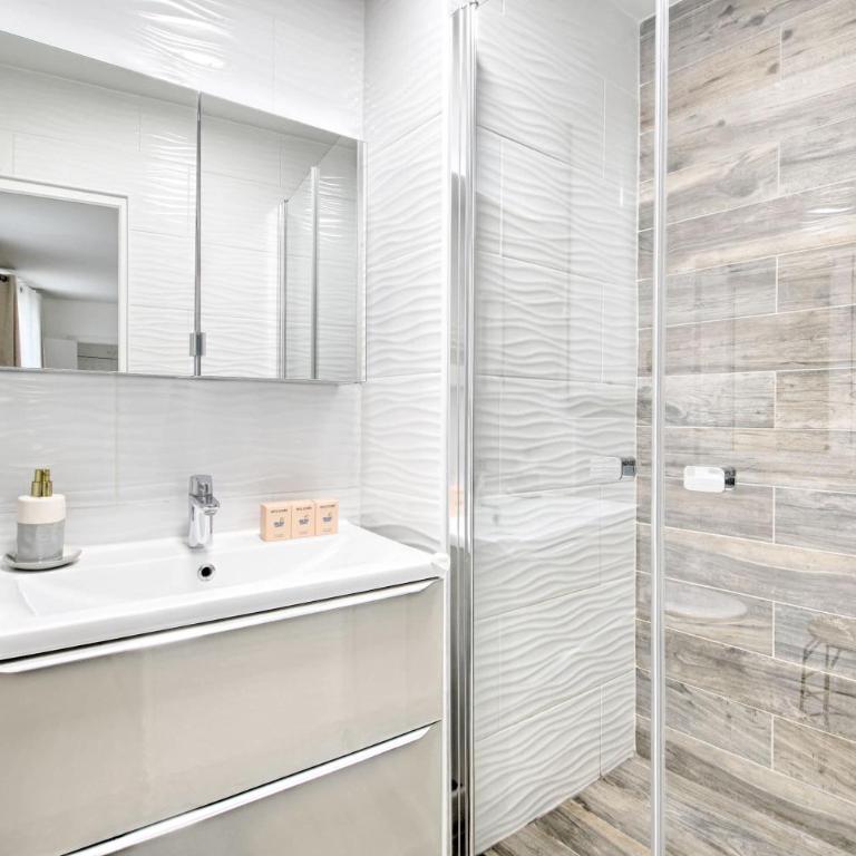 Unique Marais Location 1BR 4P by Melvane - Apartment - 15
