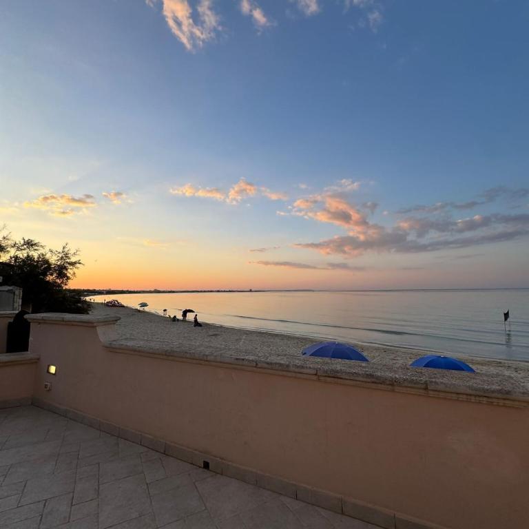 Villa Ciccarese dentro la spiaggia - Villa with Sea View - 1