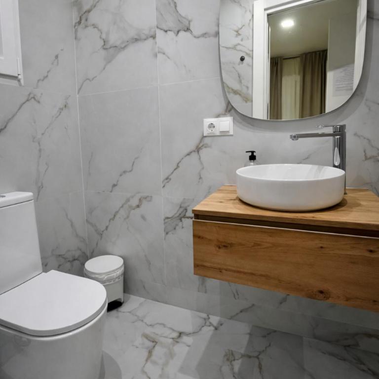 CASA MILA SV19 guesthouse - Double Room with Private Bathroom - 4