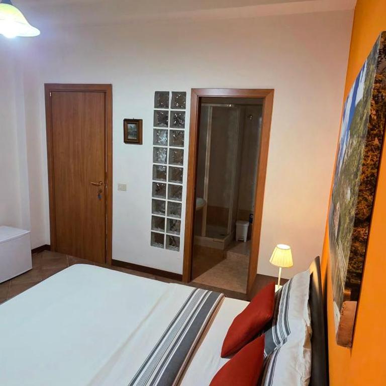 Roma centro Rebibbia Tiburtina - Camera Matrimoniale con Bagno Privato - 3