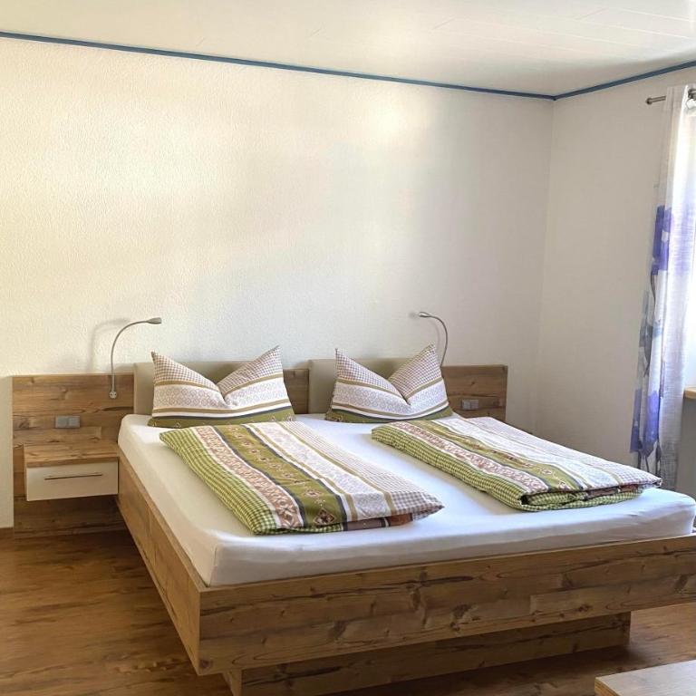 Gästehaus Alpina - Doppelzimmer mit Dusche - 3