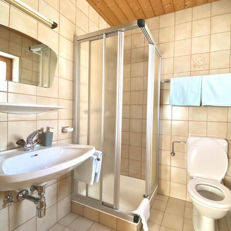 Gästehaus Alpina - Doppelzimmer mit Dusche - 3