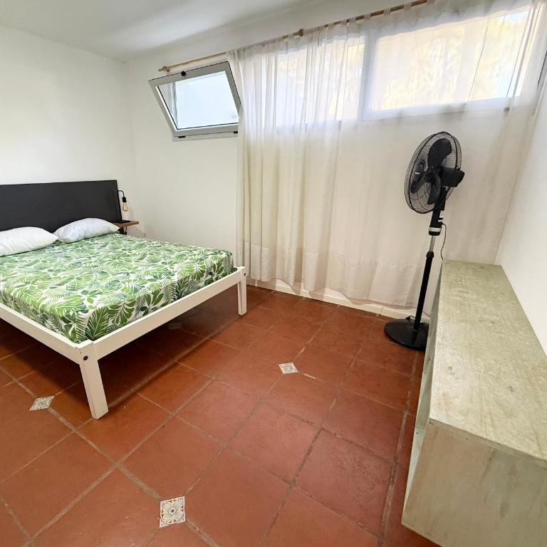Departamento con patio y parrilla - Apartamento de 2 dormitorios - 11