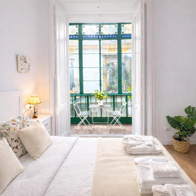 Centro Ciudad Giralda Parejas Teletrabajo Familias - Two-Bedroom Apartment - 1
