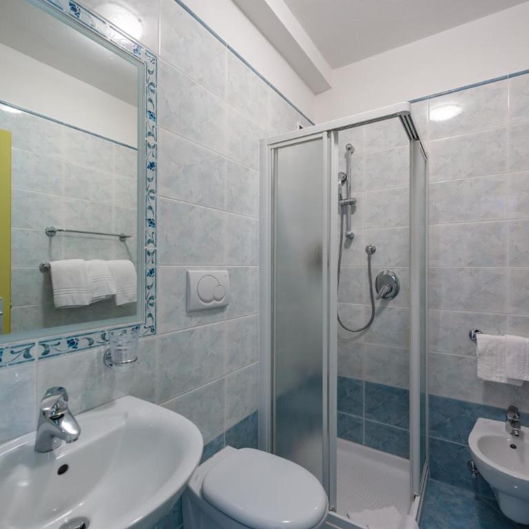 Hotel Montana ski-bike-spa - Camera Familiare con Balcone - 3