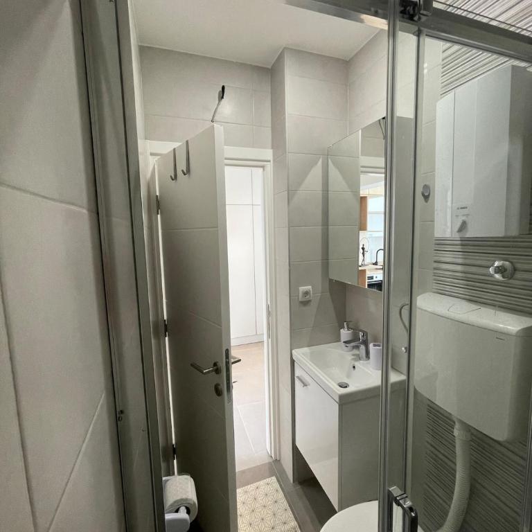Compact Studio in City Center with Free Parking - Apartman sa 1 Spavaćom Sobom - 5