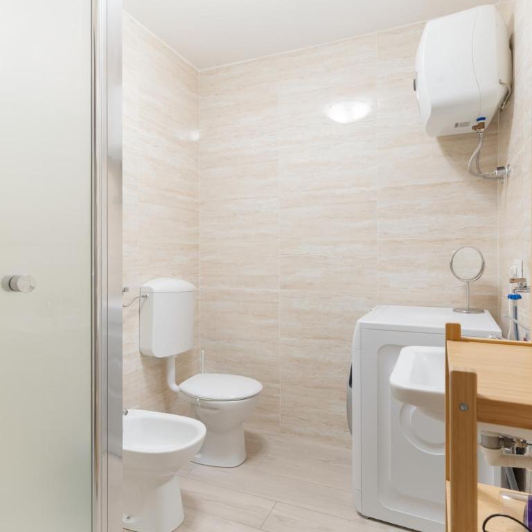 GuestHost - Cozy Loft with Mezzanine Milan - Appartamento con 1 Camera da Letto - 18