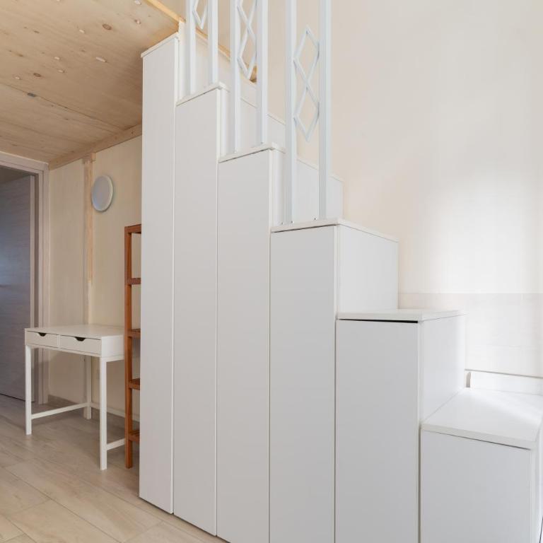 GuestHost - Cozy Loft with Mezzanine Milan - Appartamento con 1 Camera da Letto - 21