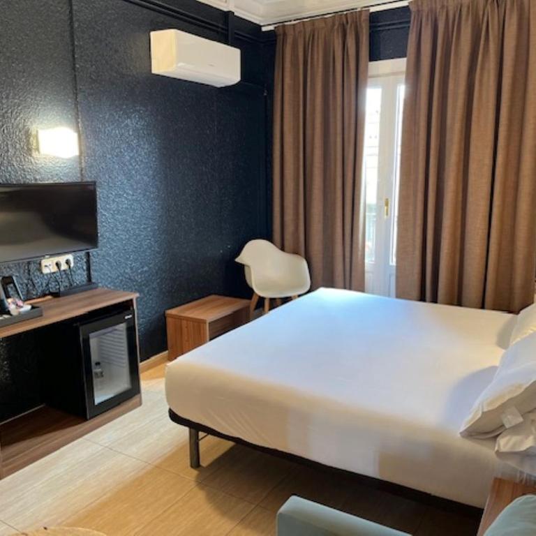 Hostal Iznájar Barcelona - Superior Queen Room - 4