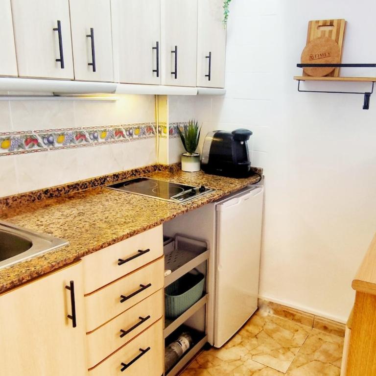 Apartamento Paseo Marítimo frente el mar con terraza y parking - One-Bedroom Apartment - 6