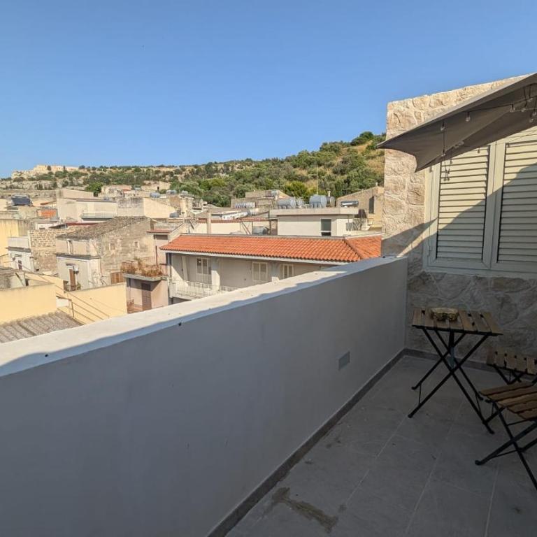 Modern 2-Bedroom flat with Balcony & Scicli View - Appartamento con 2 Camere da Letto - 19
