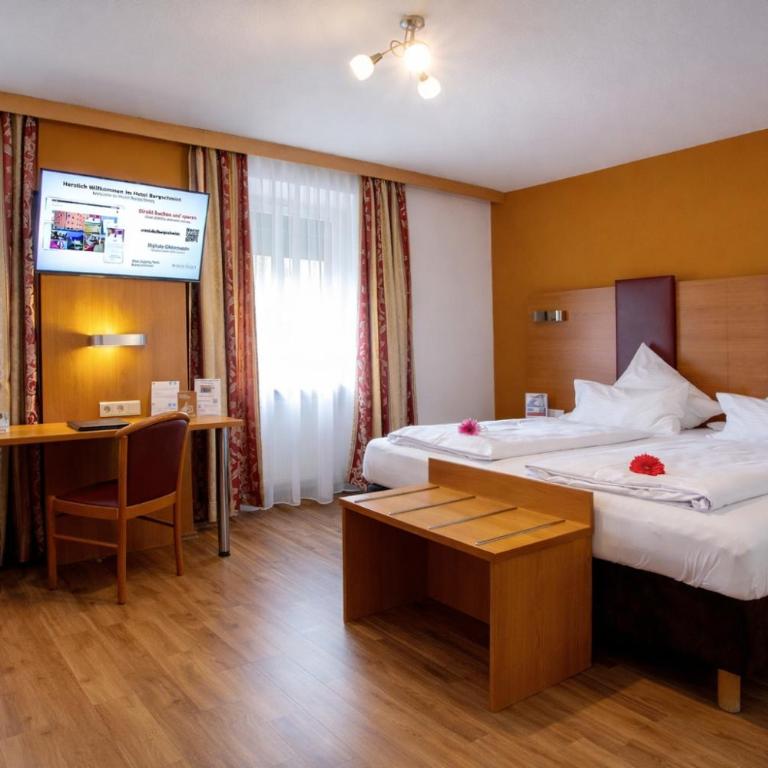 TIPTOP Hotel Burgschmiet Garni - Chambre Triple - 8