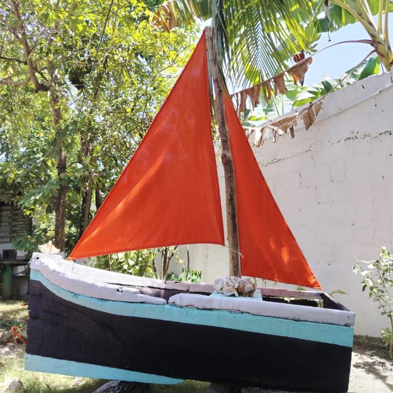 Hostal CORALES - Triple Room with Private Bathroom - 8