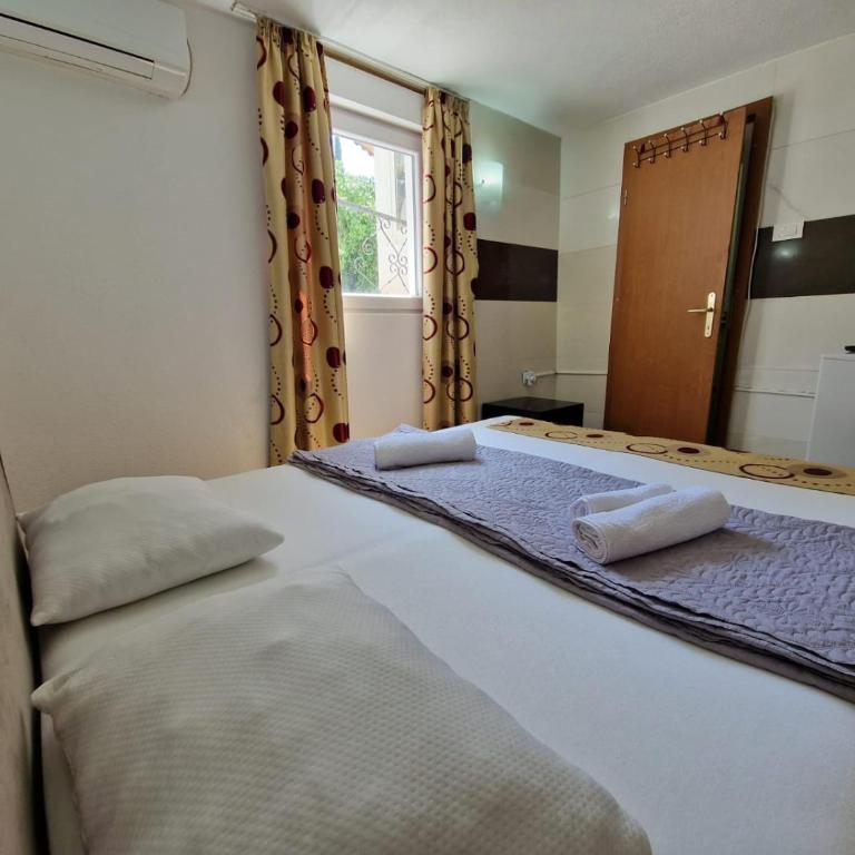Adriatic Villa Matea - Dvokrevetna Soba sa Bračnim Krevetom/Zasebnim Krevetima i Tušem - 2