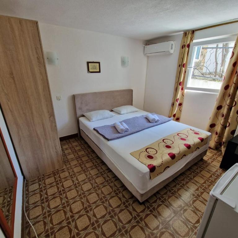 Adriatic Villa Matea - Dvokrevetna Soba sa Bračnim Krevetom/Zasebnim Krevetima i Tušem - 1