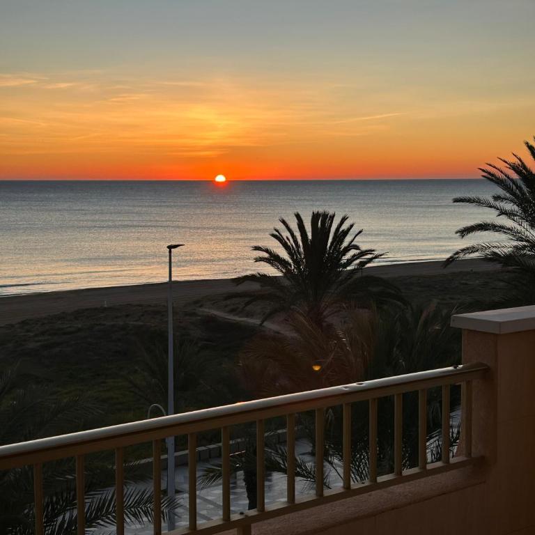 Apartamento primera línea de playa - Three-Bedroom Apartment - 2