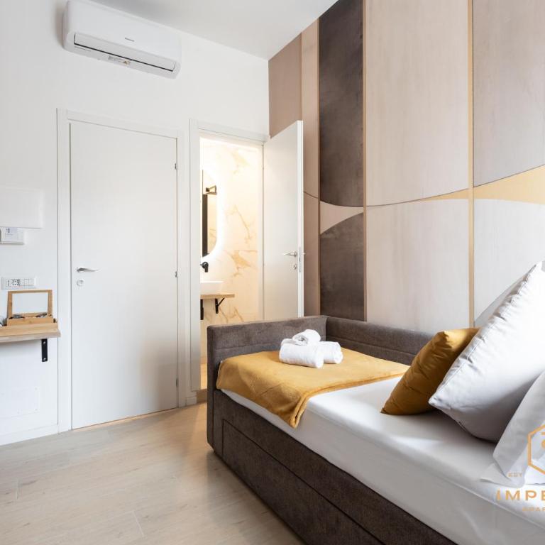 Imperium Aquilae - Luxury guest house, 300mt to Metro, 8 min to Colosseum - Camera Matrimoniale con Bagno Privato - 3