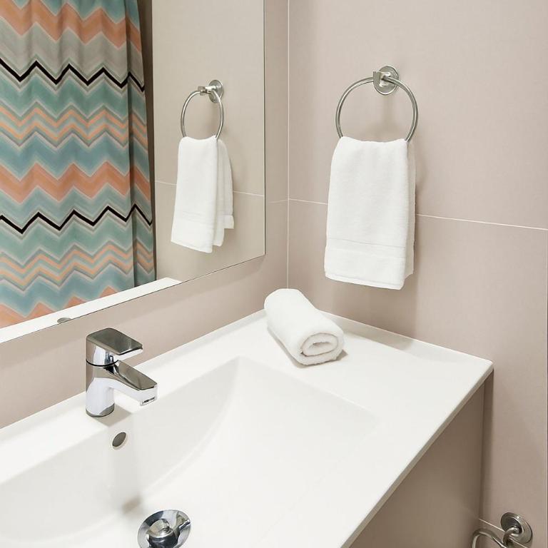 Style and space by the sea! - Three-Bedroom Apartment - Oceanfront - 14