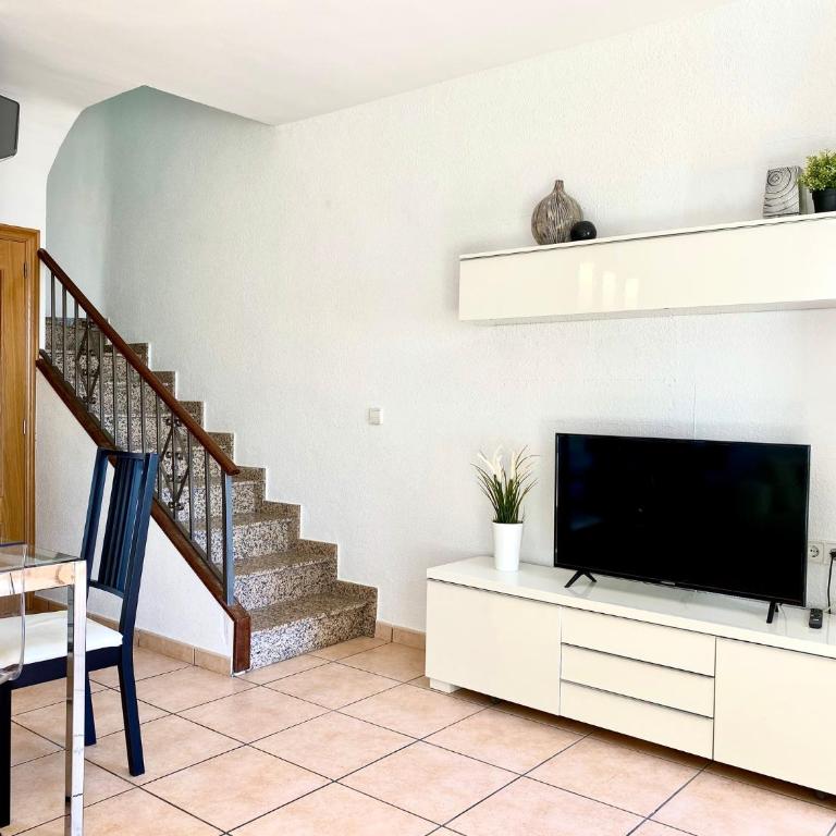 House in front of the beach - Three-Bedroom House - 7