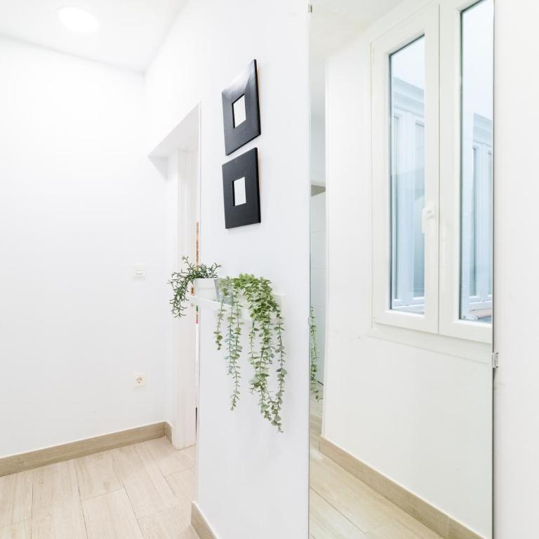 Alojamiento con Encanto en Corazón Granada - Two-Bedroom Apartment - 59