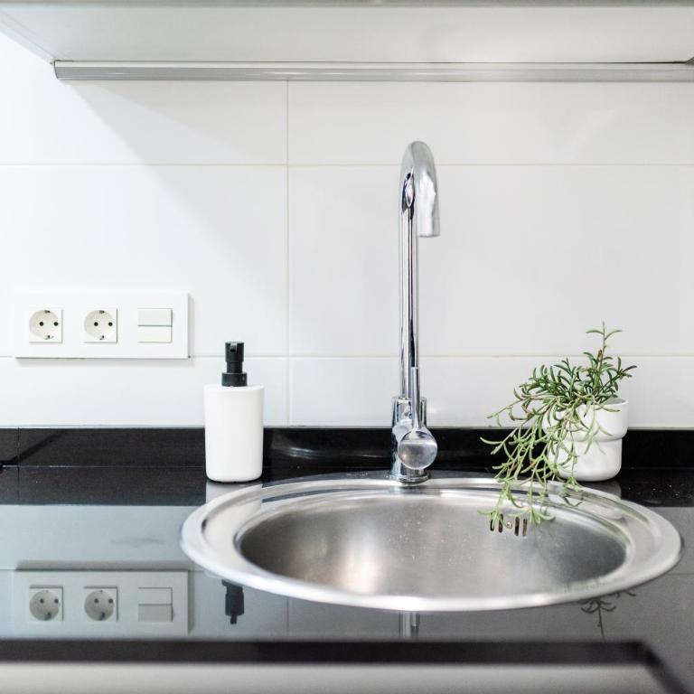 Alojamiento con Encanto en Corazón Granada - Two-Bedroom Apartment - 25