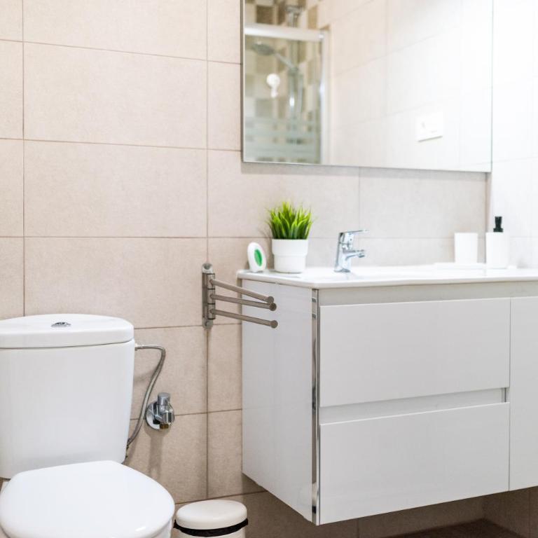 Alojamiento con Encanto en Corazón Granada - Two-Bedroom Apartment - 31