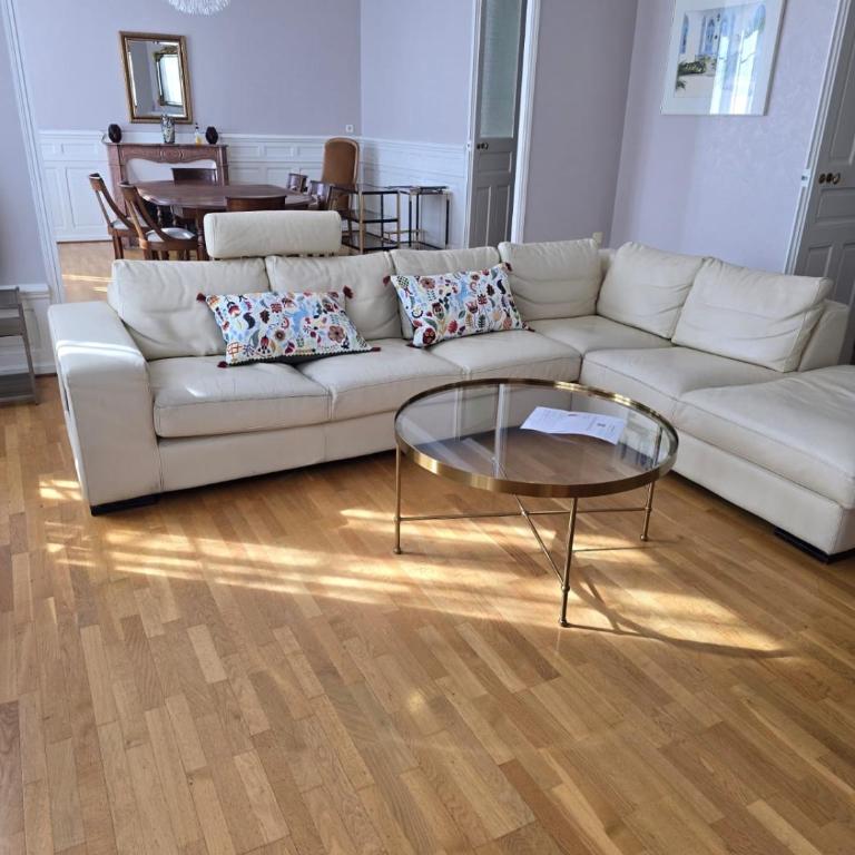 Appartement de charme en plein centre ville avec spacieux garage privé - Appartement 3 Chambres - 2
