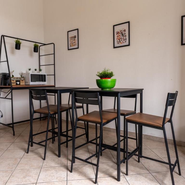 La finestra sul viale - Apartment - 9