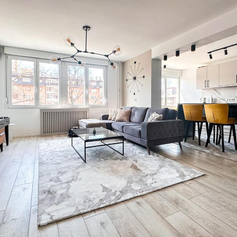 Cheyf Central Lux - One-Bedroom Apartment - 1
