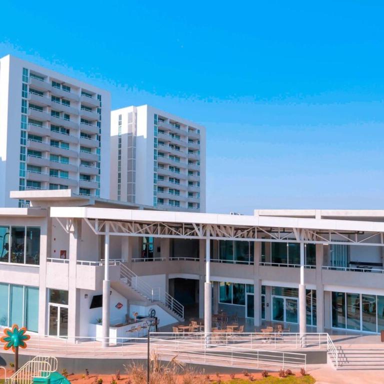 Stylish studio with gym, padel court and pool - Two-Bedroom Apartment - 3
