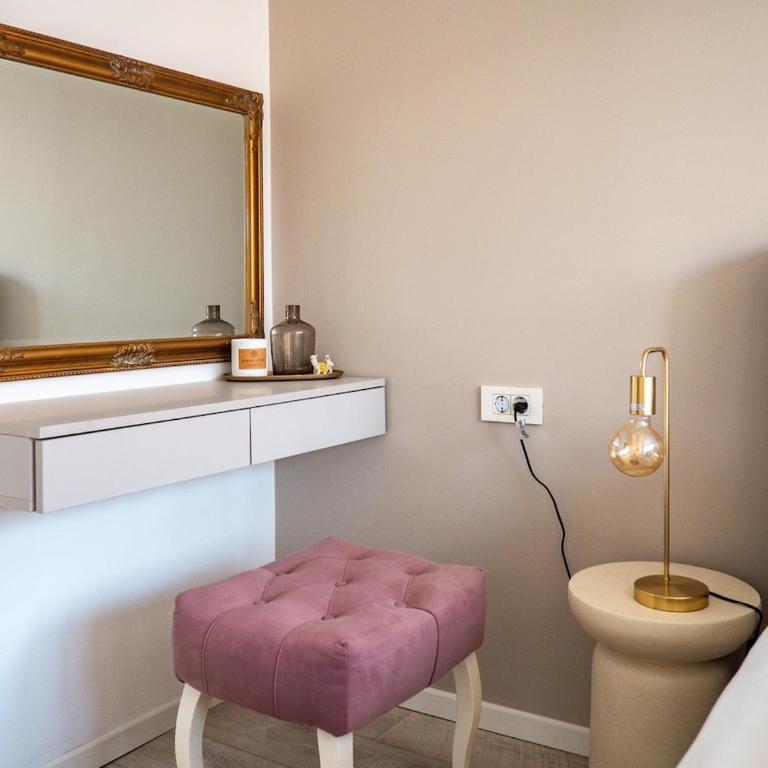 Cheyf Central Lux - One-Bedroom Apartment - 15