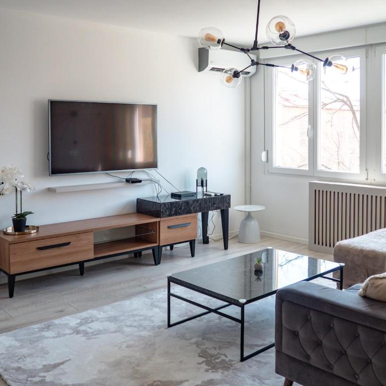 Cheyf Central Lux - One-Bedroom Apartment - 25