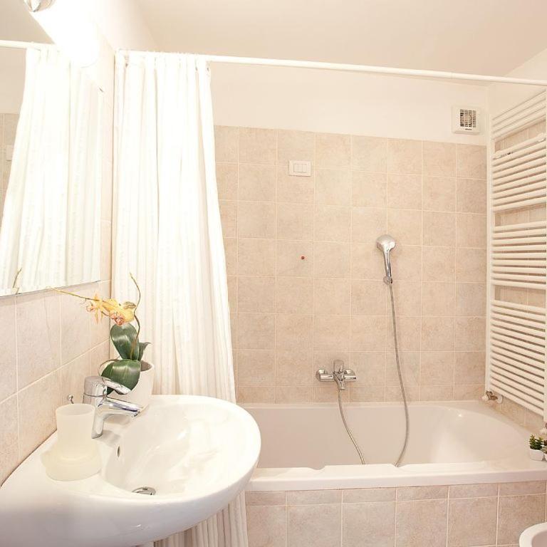 Belvedere Menaggio-4 Luxury homes-by Italian Apartments Casa Paradiso, Apartmento Belvedere, Woon Belvedere Apartment Penthouse, VH apartment Bella Vista - Apartment - auf 2 Etagen - 16