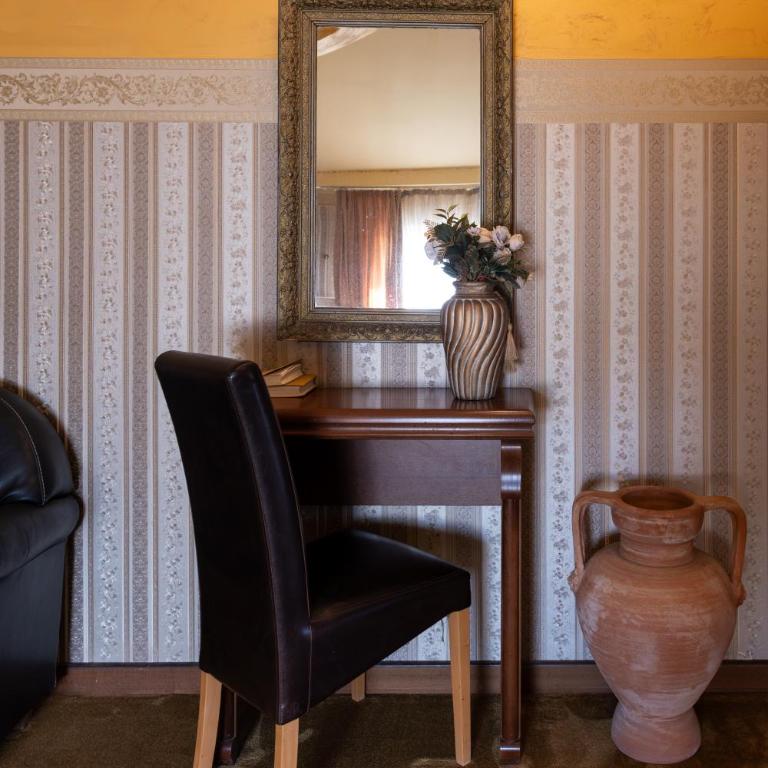 Garni Hotel Garson-Lux NS - Deluks Dvokrevetna Soba sa Bračnim Krevetom/Zasebnim Krevetima - 32